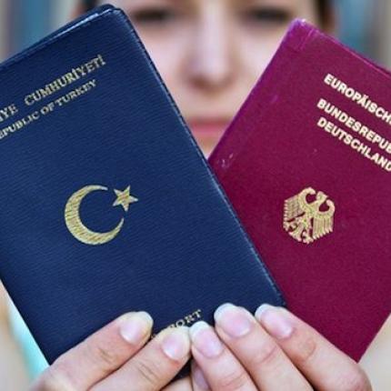 Η Γερμανία διευκολύνει την πρόσβαση στη διπλή ιθαγένεια