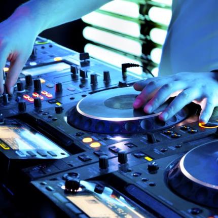 DJ