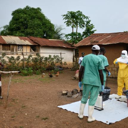 Ο ιός Έμπολα εξακολουθεί να εξαπλώνεται στη Σιέρα Λεόνε και στη Γουινέα