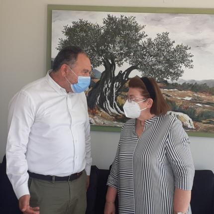 Γιάννης Κουράκης και Λίνα Μενδώνη. Η υπουργός πραγματοποιεί τριήμερη επίσκεψη στην Κρήτη.