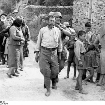 Εκτέλεση στο Κοντομάρι - φωτογραφία Franz-Peter Weixler