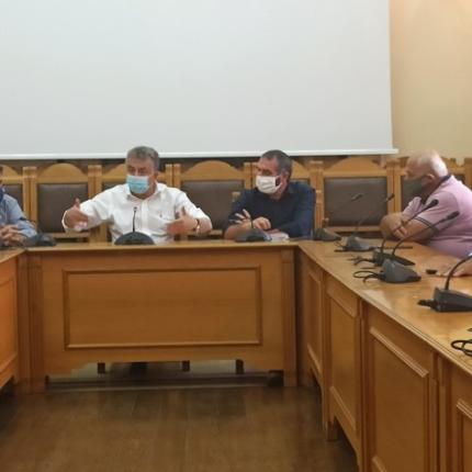 Συνάντηση εργασίας στην Περιφέρεια Κρήτης για την ελαιοκομική περίοδο και την προστασία από το δάκο