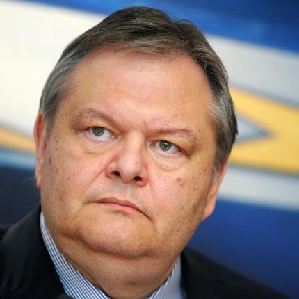 Βενιζέλος: Οι Έλληνες να επιλέξουν το συμφέρον τους 