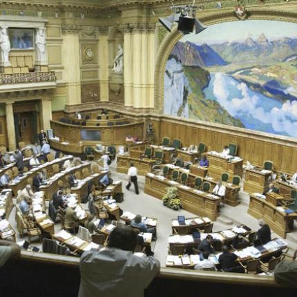 Ελβετία: Θα εξάγει όπλα σε χώρες όπου παραβιάζονται ανθρώπινα δικαιώματα