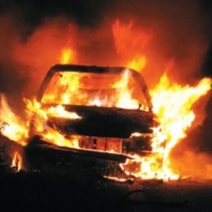 Εμπρησμοί αυτοκινήτων σε Χαλάνδρι και Κηφισιά