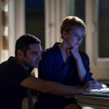 Ο Χριστόφορος Παπακαλιάτης παρουσιάζει ... "Έναν άλλο κόσμο" (βίντεο)