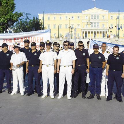 Επίδομα "Πάσχα" σε 64.000 ενστόλους από το πλεόνασμα