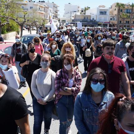 Οι εργαζόμενοι σε εστίαση και τουρισμού έκαναν πορεία προς το κέντρο της πόλης