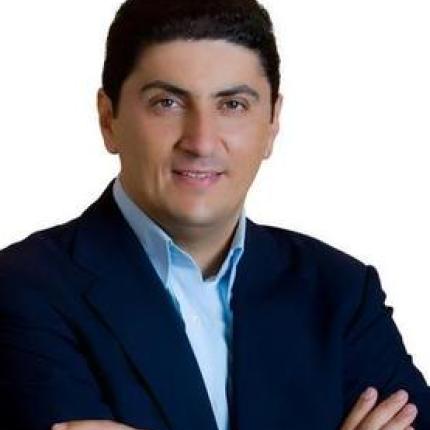 Γιορτινές ευχές από το Λευτέρη Αυγενάκη (βίντεο)