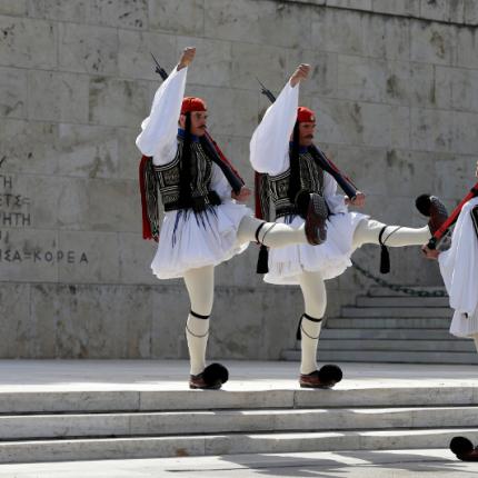 ευζωνες προεδρικη φρουρα.jpg