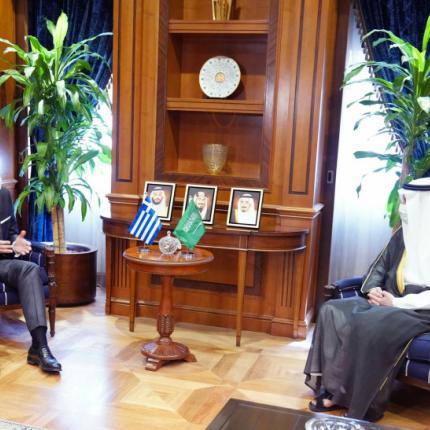 Συνάντηση Δένδια- υπουργού Επικρατείας Σαουδικής Αραβίας