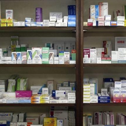 Ζητούν διόρθωση τιμών στα φάρμακα