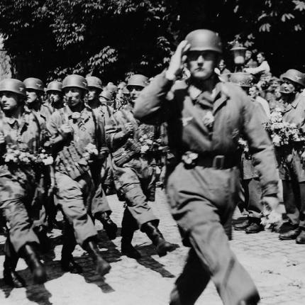 Γερμανοί αλεξιπτωτιστές κατά την διάρκεια παρέλασης στη Γερμανία.