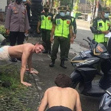 μπαλι push ups