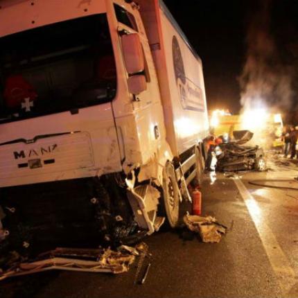 Σίσσες: Απανθρακώθηκαν δύο άτομα σε σύγκρουση φορτηγού με Ι.Χ.
