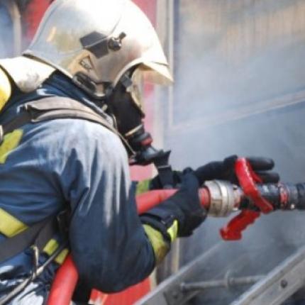 Νεκρή γυναίκα μετά από φωτιά σε διαμέρισμα στον Πειραιά