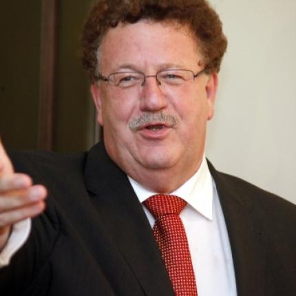 "Η Τοπική Αυτοδιοίκηση να αρνηθεί επαφές με τον κ. Φούχτελ"