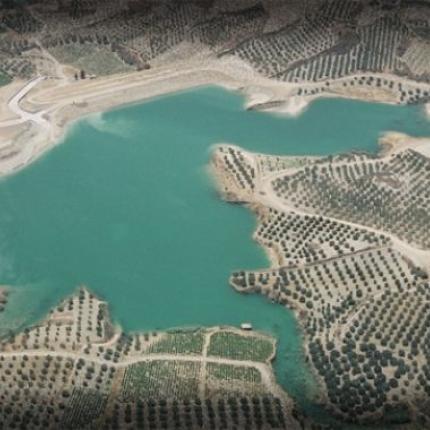 Σε δύο μέρες το Φράγμα Αποσελέμη δέχθηκε τόσο νερό, όσο θα έβαζε σε δύο χρόνια!