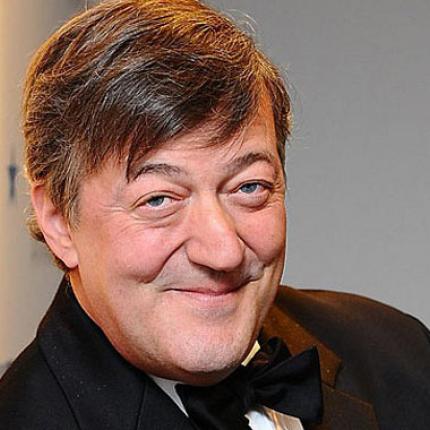 O 57χρονος κωμικός Στίβεν Φράι παντρεύτηκε τον 27χρονο σύντροφό του