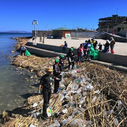 σκουπίδια παραλιακή