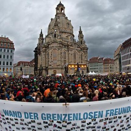 Χιλιάδες διαδήλωσαν κατά του ρατσισμού στη Γερμανία