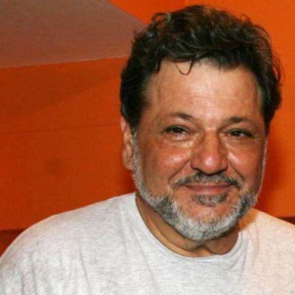 giorgos_partsalakis_des_ton_goiteytiko_toy_gio_kynigoyn_koritsia.jpg