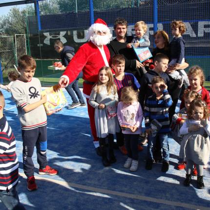 Ο Άγιος Βασίλης μοίρασε δώρα και χαμόγελα.