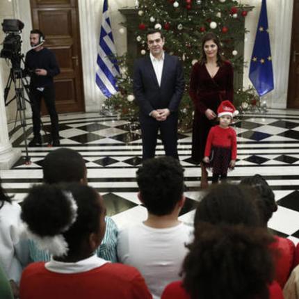 giorti-me-kalanta-aurio-sto-megaro-maksimou.w_l.jpg