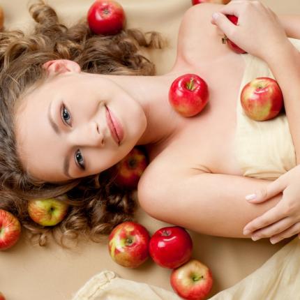 girl_apples.jpg