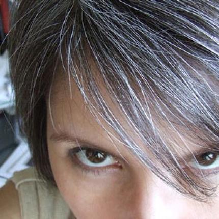 Πείτε αντίο στα γκρίζα μαλλιά ...φυσικά!