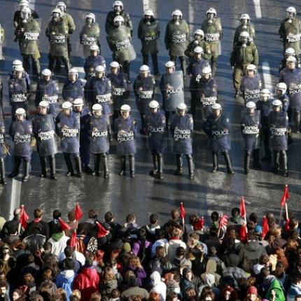 Πάνω από 291 προσαγωγές στο κέντρο της Αθήνας για τα χθεσινά επεισόδια