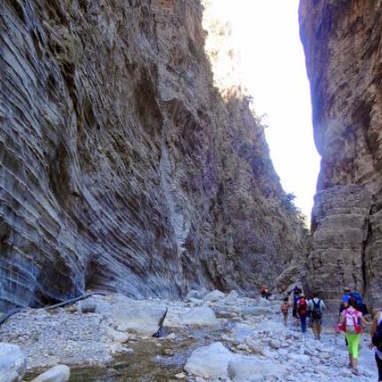 hiking_the_way_down_to_agia_roumeli.jpg