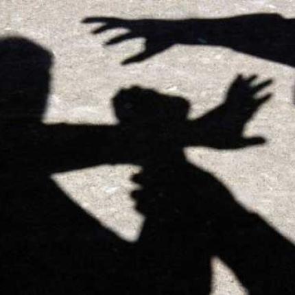 Τους βρήκαν αιμόφυρτους και δαρμένους τα ξημερώματα έξω από μπαρ του Ηρακλείου