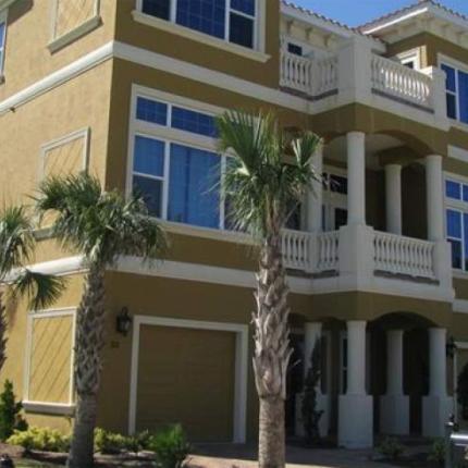 Πολυτελές τριώροφο χτίστηκε σε... ξένο οικόπεδο