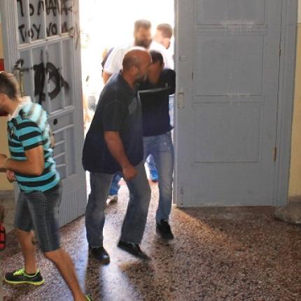 Απολογούνται οι νεαροί - Εμφανίστηκε και ο 32χρονος - "Αστακός" το δικαστικό μέγαρο Ηρακλείου