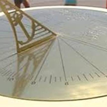 Ηλιακό ρολόι έφτιαξαν μαθητές στον Καράβολα