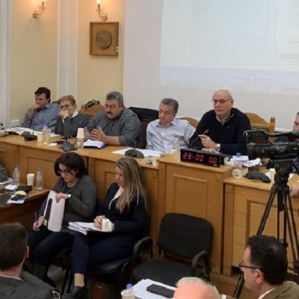 Γεμάτη η αίθουσα του Περιφερειακού Συμβουλίου