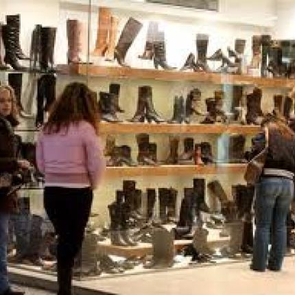 Ανοιγοκλείνει τα εμπορικά καταστήματα την Κυριακή το Υπουργείο Ανάπτυξης