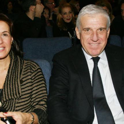Η σύζυγος του Γ.Παπαντωνίου λέει ναι στο άνοιγμα λογαριασμών - κατέθεσε για τα εξοπλιστικά