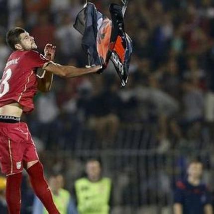 Ε.Ε: Προκλητική η σημαία στον αγώνα Σερβίας - Αλβανίας