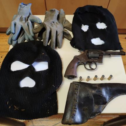 Αστυνομια κουκουλες οπλο