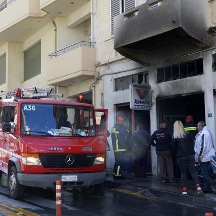 Η φωτιά ευτυχώς δεν επεκτάθηκε σε σπίτια και άλλες επιχειρήσεις