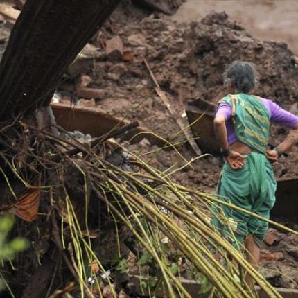 Ινδία: Φόβοι για 150 νεκρούς από τις κατολισθήσεις