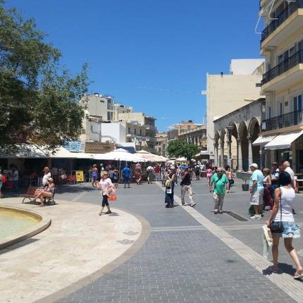 Μία μεσημεριανή βόλτα στο κέντρο του Ηρακλείου (φωτορεπορτάζ)