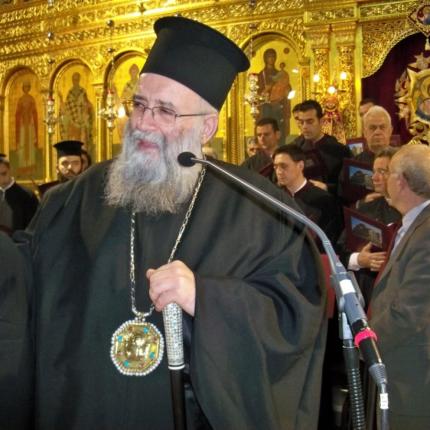 Ο Σεβασμιώτατος, οι φραπεδιές και οι αστακομακαρονάδες!