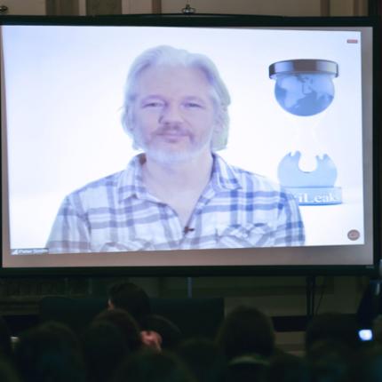 Αποχωρεί από την πρεσβεία του Εκουαδόρ ο ιδρυτής του Wikileaks