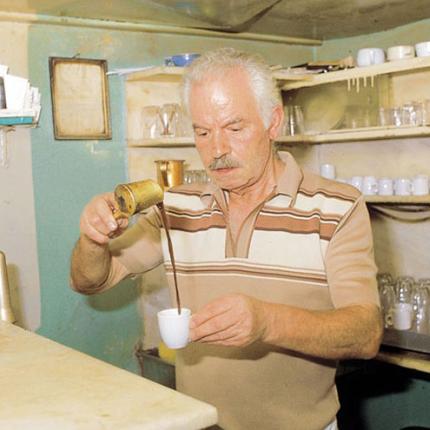 Στα καφενεδάκια των χωριών κάνει ... εφόδους το ΣΔΟΕ