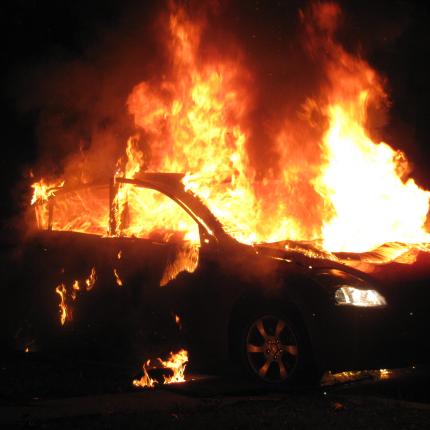 Παρανάλωμα του πυρός πολυτελές αυτοκίνητο στο Ηράκλειο