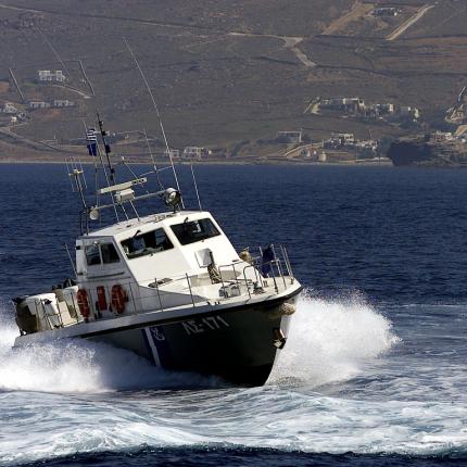 Ψέριμος: Άγρια καταδίωξη Τούρκων δουλεμπόρων από το Λιμενικό με τρεις τραυματίες