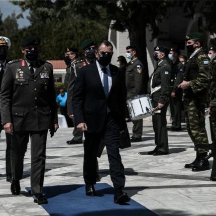 Παρών ήταν και ο υπουργός Εθνικής Άμυνας Νίκος Παναγιωτόπουλος. Στεφάνι απέστειλε και ο πρωθυπουργός.